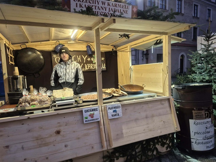 Polijas pilsēta Ļubļina iemirdzas Ziemassvētku gaismās 383572