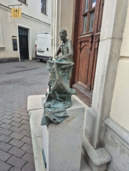 25