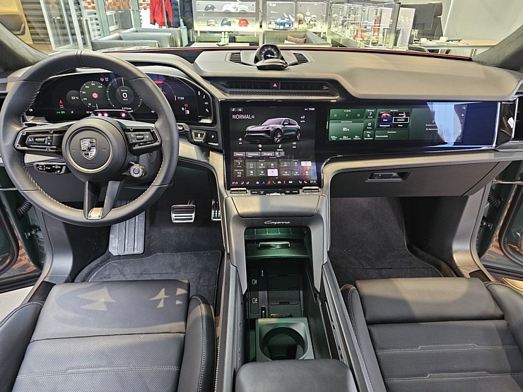 Rīgā līdz 17.01 prezentē 1156 ZS jaudīgo elektrisko Porsche Cayenne Turbo Electric 383899