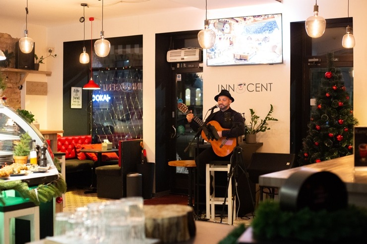 Rīgas kafejnīca «Innocent Cafe» tagad piedāvā suši garšas buķeti 383979