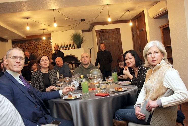 Rīgā izbaudām 5 kārtu vakariņas un prāta spēli «Lamberta Grill Show» restorānā 384506