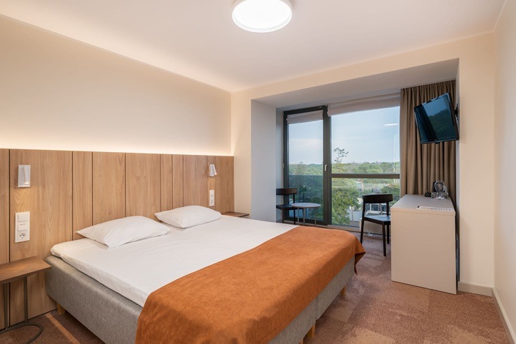 «Jūrmala SPA Hotel» iegūst «4 zvaigznes Superior» kategoriju. Ieskats komforta klases un ģimenes istabiņās 384585