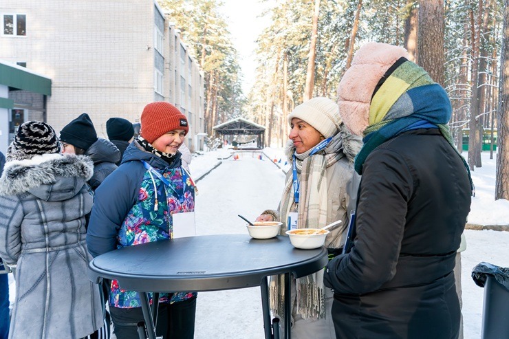 Aktivi kopā: Daugavpilī jautri un atraktīvi bauda ziemas priekus 384606