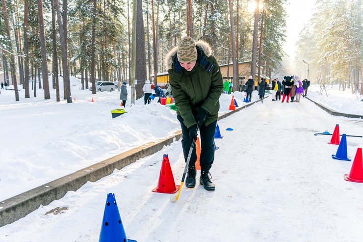 Aktivi kopā: Daugavpilī jautri un atraktīvi bauda ziemas priekus 384598