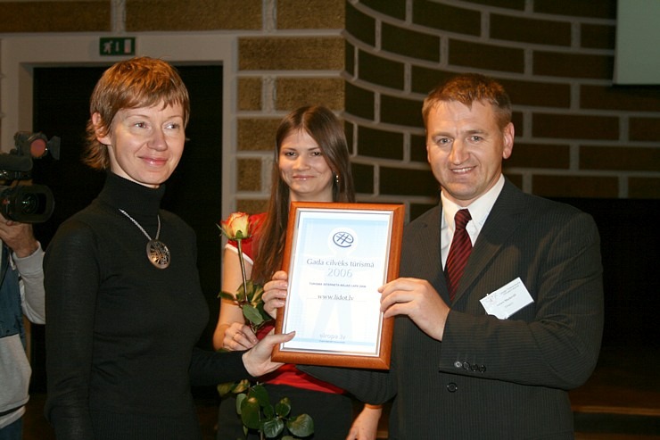 Tiek sveikti «GADA CILVĒKS TŪRISMĀ 2006» laureāti 385168