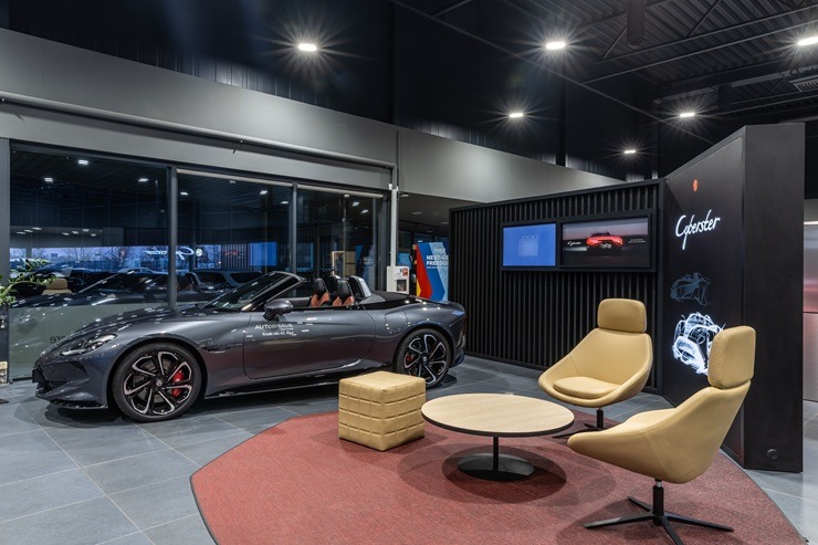 Atvērts pirmais MG autosalons Latvijā 385191