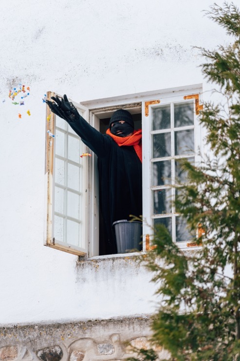 Meteņdienas svinībās tiek jautri atzīmētas Turaidas muzejrezervātā. Foto: Edgars Semanis 386479