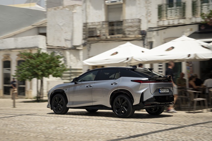Salonos ir ieradies jaunais pilnībā elektriskais «Lexus RZ» 386846