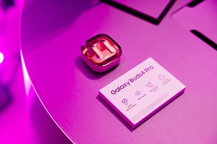 «Samsung» piesaka divus jaunumus ceļotājiem - Galaxy Buds4 sēriju un Galaxy S26 sēriju. Foto: Ka.lv 387232
