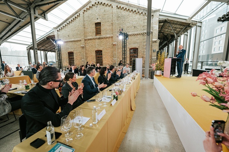Ieskats šampanieša un gastronomijas saderības simpozijā un konkursā «Chefs + Champagne» 387482
