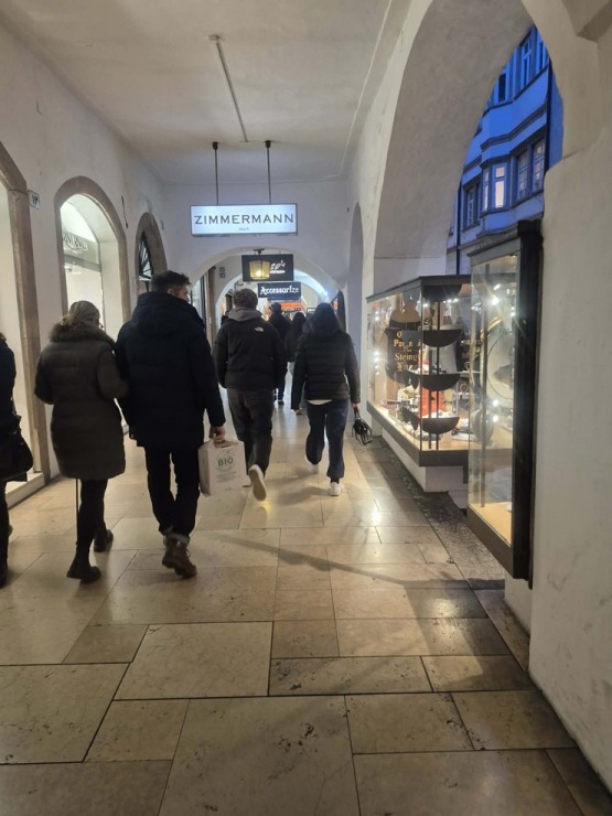 Travelnews.lv izbauda amatnieku tirdziņu un vakara pastaigu Ziemeļitālijas pilsētā Bolcano 387931