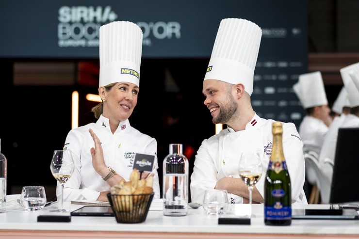 Latvijas pavāri ar godu nes Latvijas vārdu pasaulē, piedaloties prestižajā «Bocuse d’Or» konkursā 388461