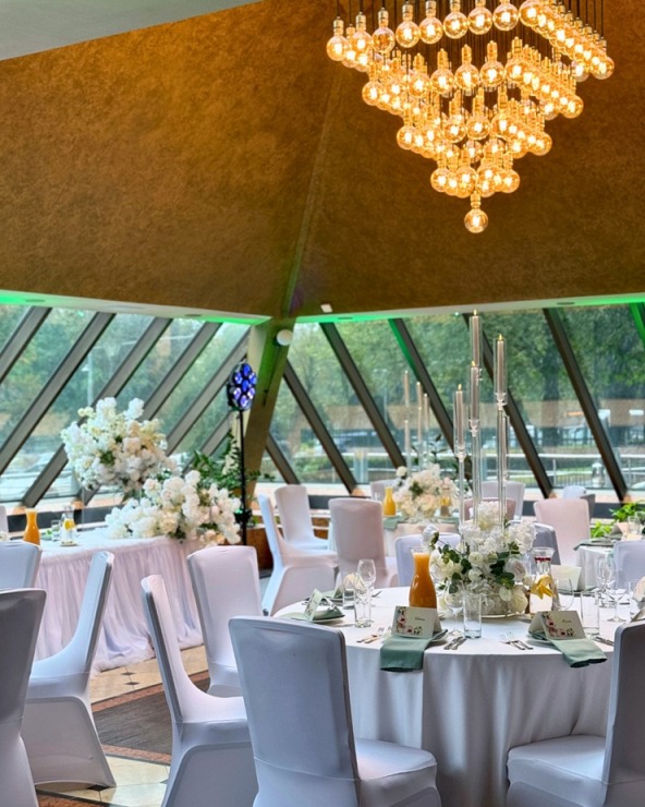 Viesnīca «Radisson Blu Rīdzene» aicina svinētājus uz restorānu «Piramīda» 389095