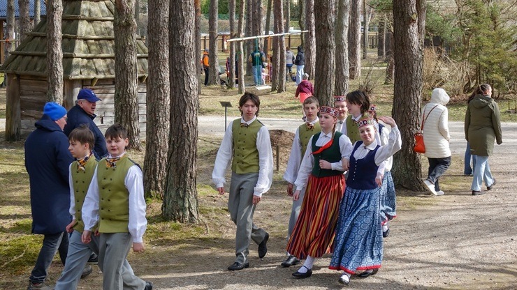 Jestri aizvada Lieldienas Piejūras brīvdabas muzejā Ventspilī 389303