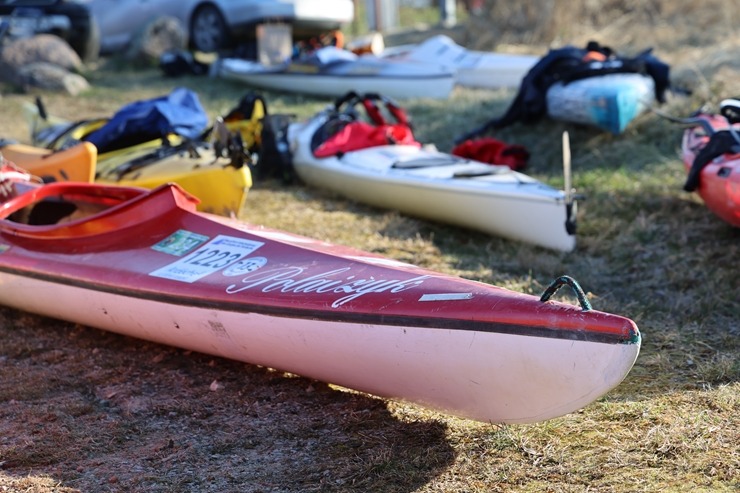 Latvijas airēšanas maratonu čempionāta posms uz Maltas upes Rēzeknes novadā piesaista kuplu sportisku skaitu. Foto: Estravel Latvia 389653
