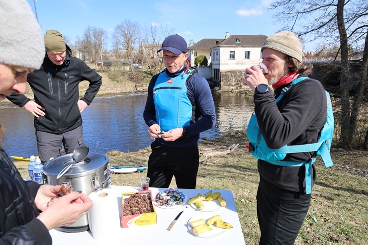 Latvijas airēšanas maratonu čempionāta posms uz Maltas upes Rēzeknes novadā piesaista kuplu sportisku skaitu. Foto: Estravel Latvia 389670