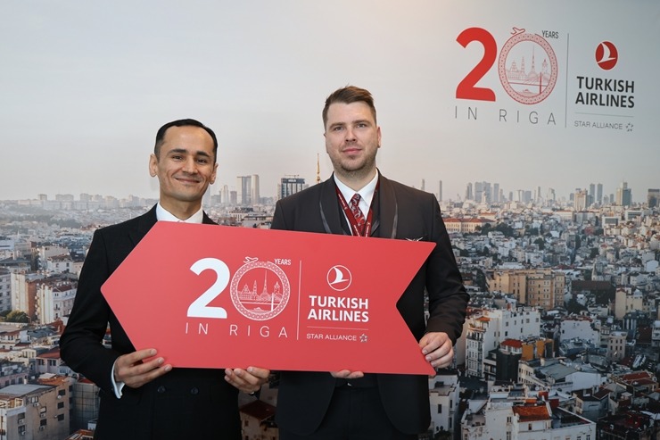 Lidsabiedrība «Turkish Airlines» kopā ar pasažieriem atzīmē 20 gadus Rīgas lidostā 390335