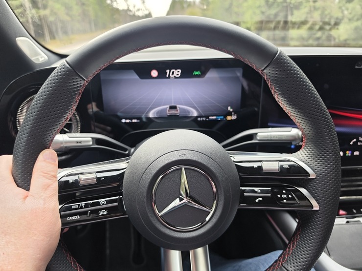Mercedes-Benz prezentē uz Latvijas ceļiem jaunās paaudzes GLC, GLB un CLA 390370