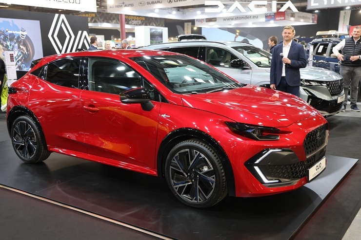 Ķīpsalā pulcējas auto fani uz starptautisko autoindustrijas izstādi 2026 390433
