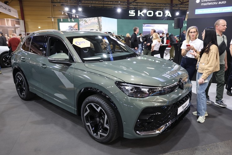 Ķīpsalā pulcējas auto fani uz starptautisko autoindustrijas izstādi 2026 390450