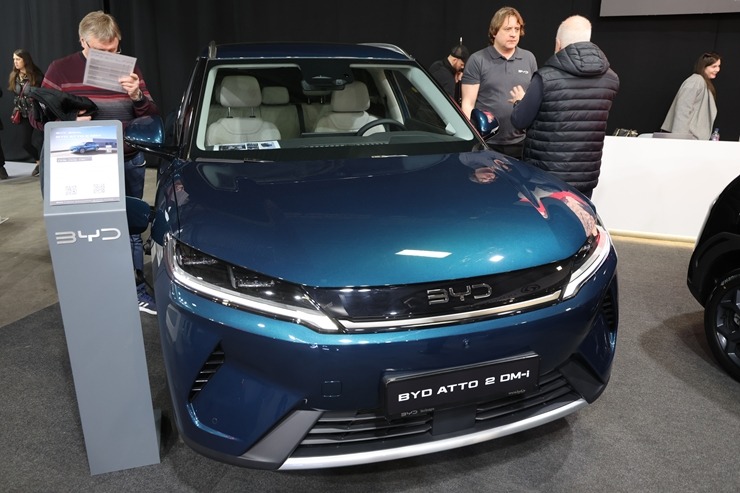 Ķīpsalā pulcējas auto fani uz starptautisko autoindustrijas izstādi 2026 390452