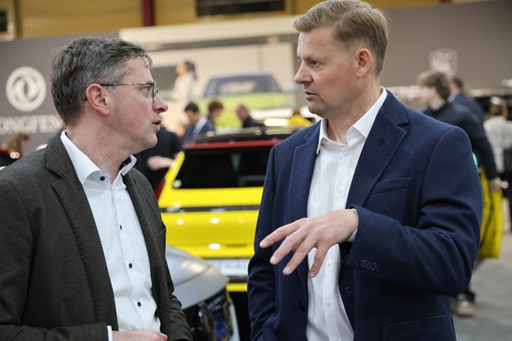 Ķīpsalā pulcējas auto fani uz starptautisko autoindustrijas izstādi 2026 390459