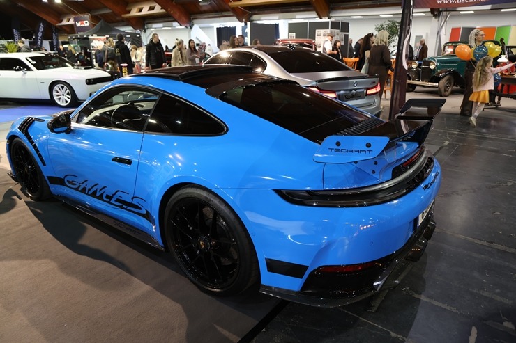 Ķīpsalā pulcējas auto fani uz starptautisko autoindustrijas izstādi 2026 390500
