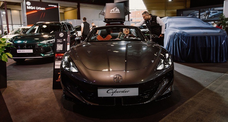Autoizstādē Ķīpsalā prezentē «XPENG P7+» un MG jaunos modeļus 390577