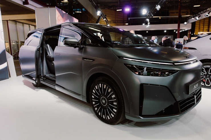 Autoizstādē Ķīpsalā prezentē «XPENG P7+» un MG jaunos modeļus 390570