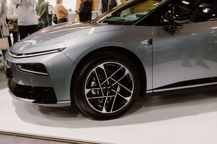 Autoizstādē Ķīpsalā prezentē «XPENG P7+» un MG jaunos modeļus 390571