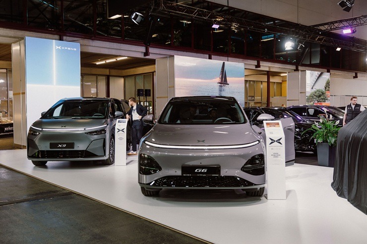 Autoizstādē Ķīpsalā prezentē «XPENG P7+» un MG jaunos modeļus 390572