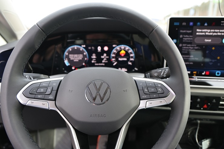 Sadarbībā ar auto nomu «SIXT Latvija» apceļojam Rīgu - VW Golf Variant no 24 eiro dienā 390689