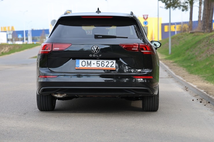 Sadarbībā ar auto nomu «SIXT Latvija» apceļojam Rīgu - VW Golf Variant no 24 eiro dienā 390690