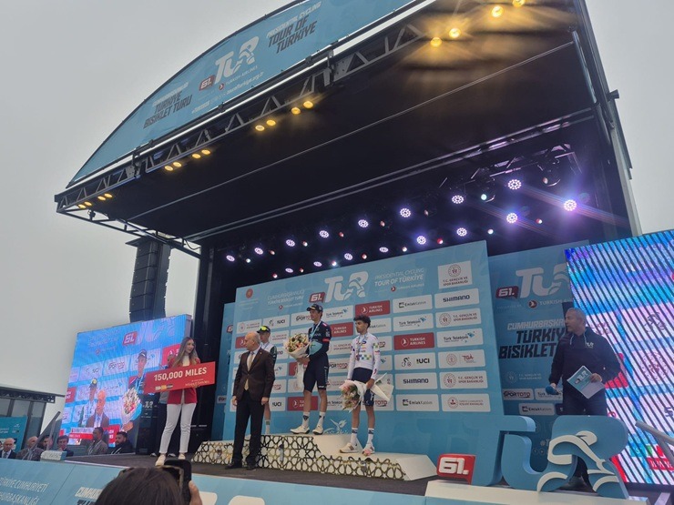 Travelnews.lv novēro  «Presidential Cycling Tour of Türkiye» aizkulises Antālijā 390946