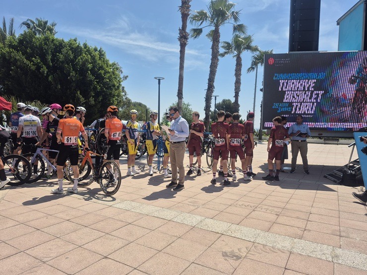 Travelnews.lv novēro  «Presidential Cycling Tour of Türkiye» aizkulises Antālijā 390942