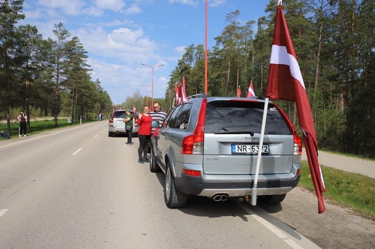 Jēkabpilieši dodas patriotiskā Karogu braucienā 391087