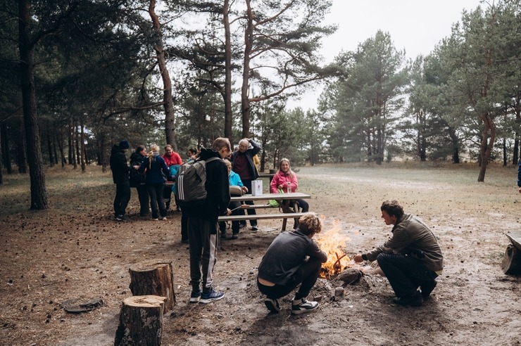 Gids Jānis Zariņš piedāvā izzinošu pārgājienu «Ainažiem–100». Foto: Lauma Dūmiņa (Foto feja) 391482