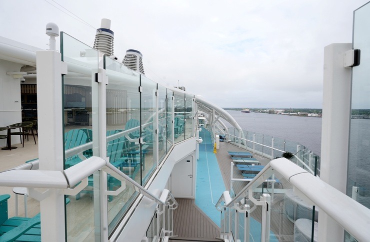 Rīgas ostā sagaida 333 metru garo «Mein Schiff Relax» – lielāko kruīza kuģi ostas vēsturē 391924