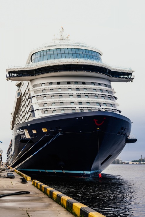 Rīgas ostā sagaida 333 metru garo «Mein Schiff Relax» – lielāko kruīza kuģi ostas vēsturē 391908
