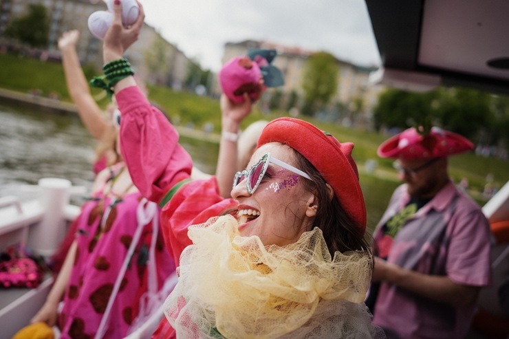 Viļņa iekrāsojas rozā krāsā - sācies aukstās zupas festivāls 392649