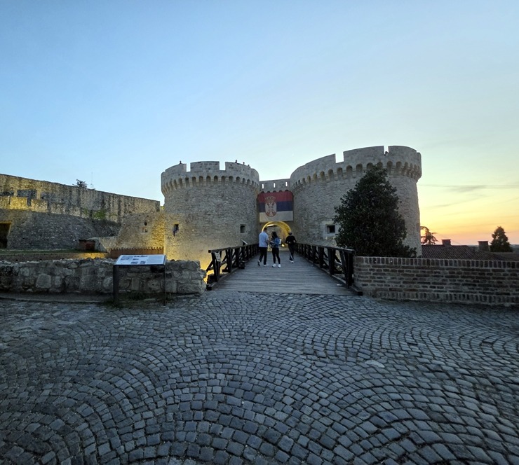 Sadarbībā ar «airBaltic» izbaudām vakariņas Belgradas populāra restorānā «Kalemegdanska terasa» 392721