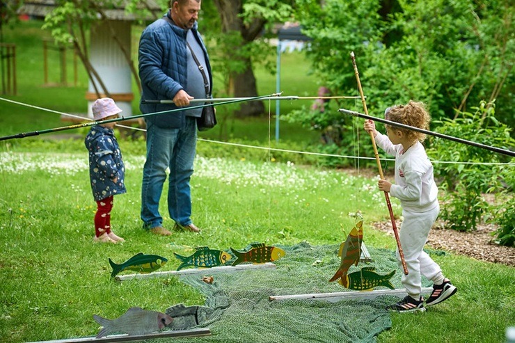 Rīdzinieki pulcējas Ziemeļblāzmas Bērnu svētkos 392878