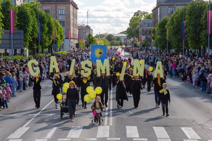 Jelgava ar gājienu un dažādiem pasākumiem svin pilsētas svētkus 393165