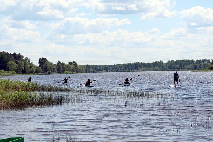 Izbaudām SUP dēļu braucienu no Brocēnu puses Cieceres ezerā 393558
