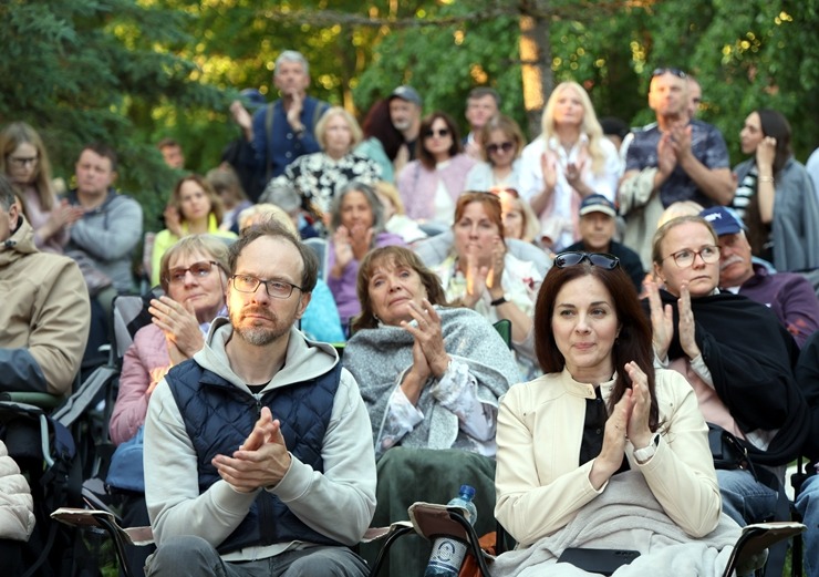 Uz Raimonda Tigula brīvdabas koncertu «Tiguļkalns» dodamies sadarbībā ar «Sixt» un «Audi Q5» no 44 eiro dienā 393591