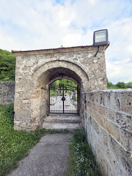 Sadarbībā ar «airBaltic» iepazīstam Pribojska Banja Svētā Nikolaja klosteri Rietumserbijā 393673