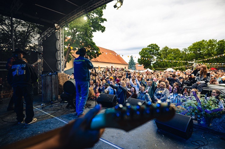 Cēsis atkal miestiņa varā - nosvinēti Alus svētki 394488
