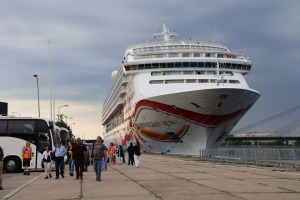 Rīgā pirmo reizi ienāk kruīzu kuģis «Norwegian Sun» un iepazīstam to sadarbībā ar «SIXT Latvija» un Volvo XC90 no 55 eiro dienā - Foto