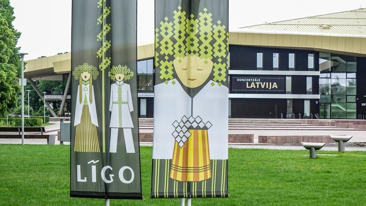 Saulgriežu elpa pilsētvidē – Ventspils Jāņu rotās 394649