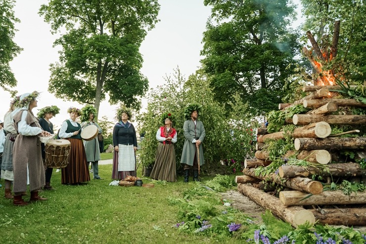 Līgo svētki Siguldas pilsdrupu estrādē ir tradicionāls pasākums. Foto: Zane Magone 394813
